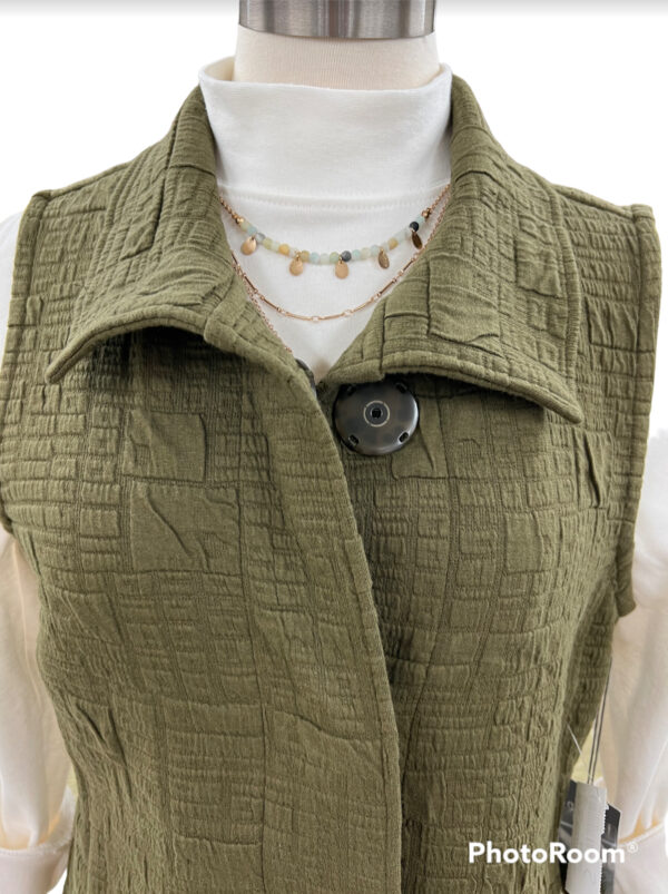 HABITAT BOXY QUILTED SNAP FRONT VEST*NOW 75% OFF* - Image 2