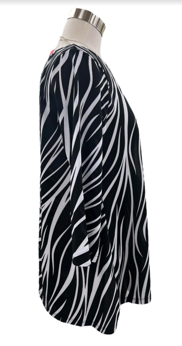 SOUTHERN LADY 3/4 SLEEVE ZEBRA PRINT TOP - Image 4