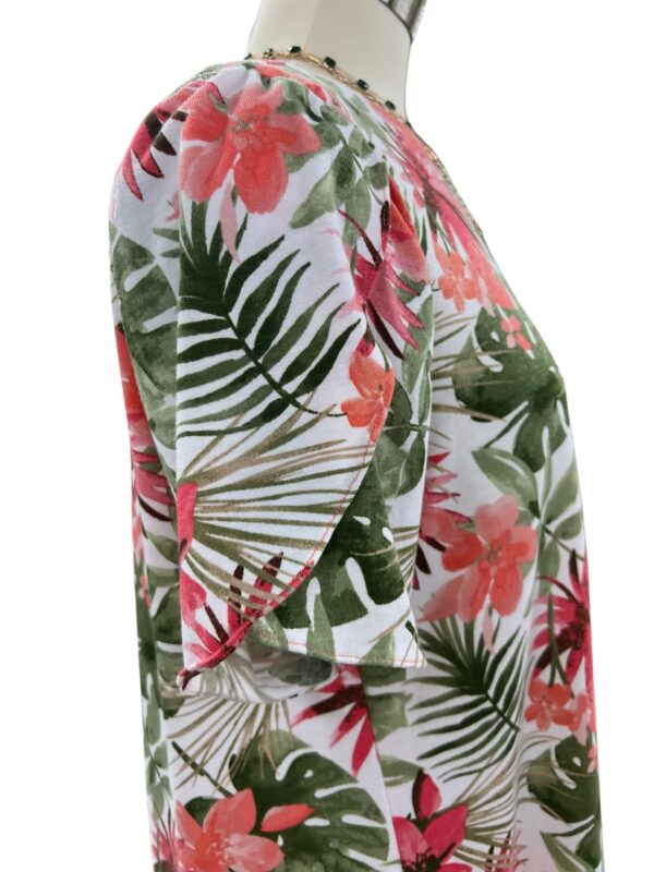SOUTHERN LADY SHORT SLEEVE TROPICAL PRINT TOP - Image 4