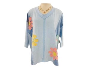 EASEL HALF SLEEVE V-NECK FLOWER PATCH TOP