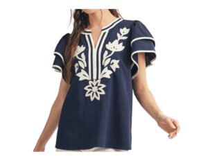 JODIFL FLUTTER SLEEVE FLORAL APPLIQUE TOP